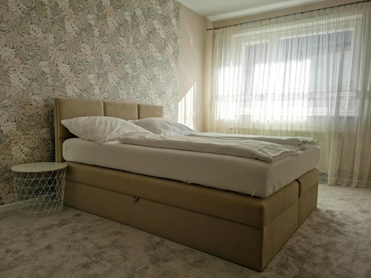 Bryant - & Homestay
